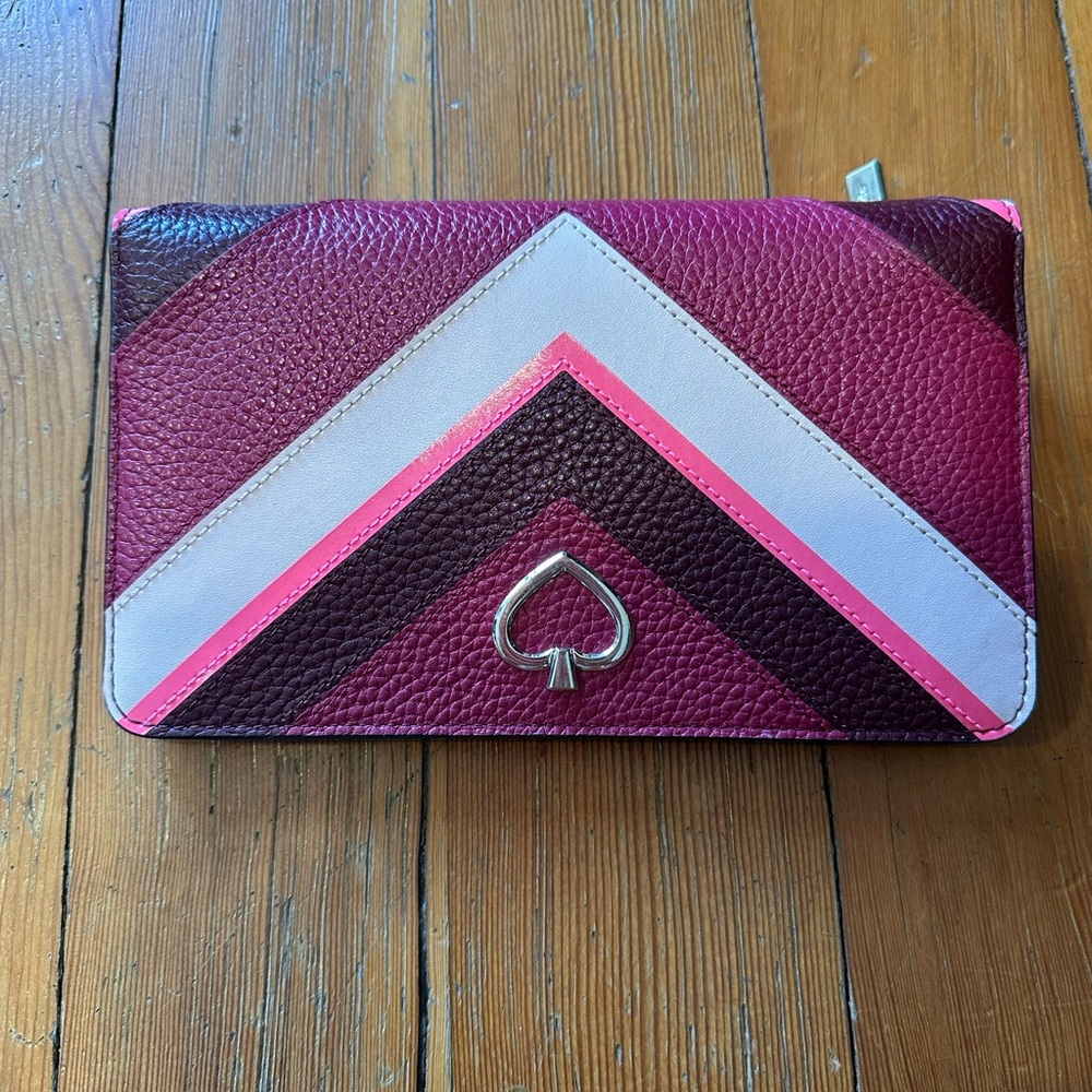 NWOT Kate Spade Kourtney Chevron Medium Clutch Wallet Wristlet
